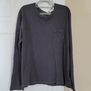 GAP Men's Long Sleeve L Charcoal Gray Tee Shirt Serge Edges Bottom Crew Neck NWT